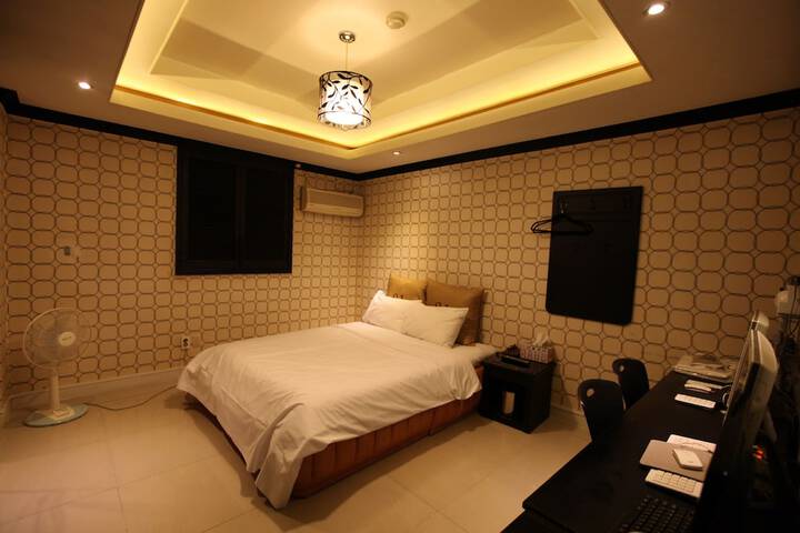Room 19 of 52
