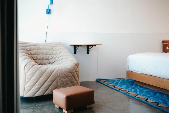 Room 9 of 65