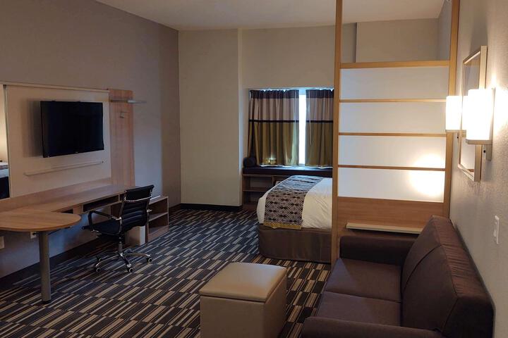 1 Queen Bed (14 of 14)