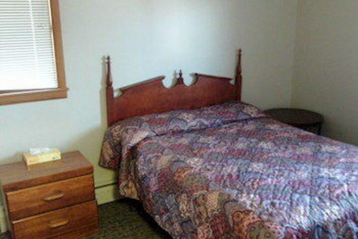 Room 6 of 12