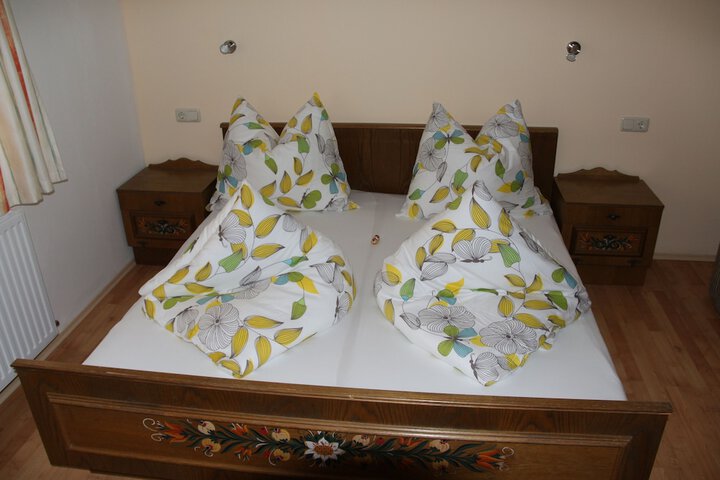 Room 4 of 28
