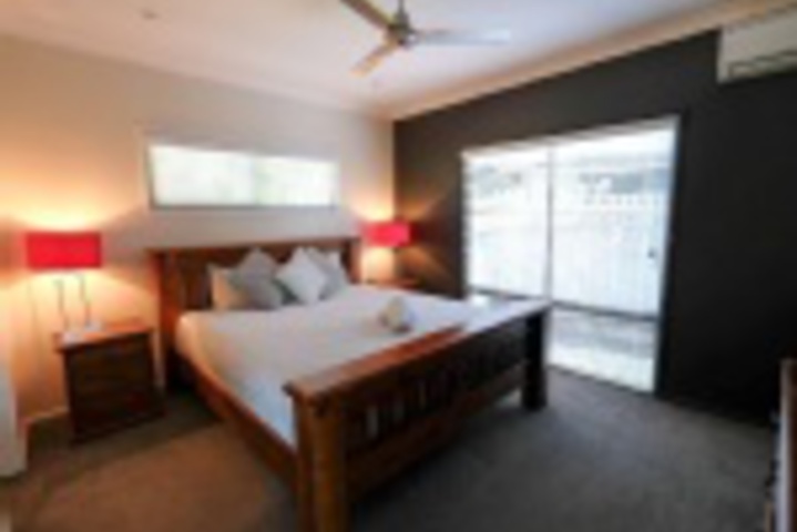 Room 53 of 192