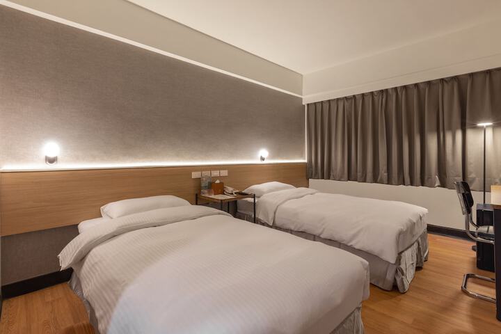 Room 8 of 23