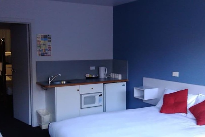 Room 12 of 84