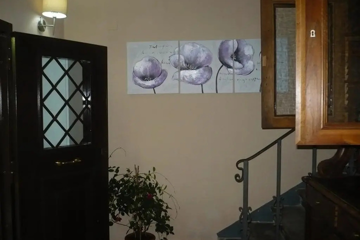 Room 10 of 11