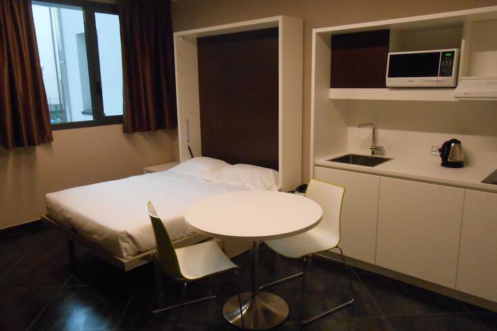 Room 3 of 40