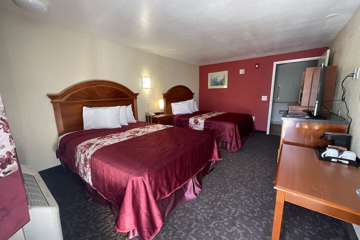2 Queen Beds Accessible (9 of 17)