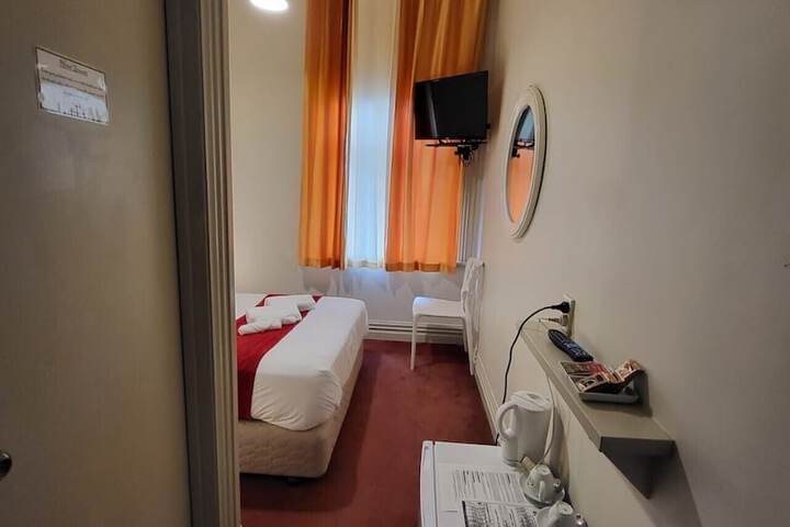 Room 13 of 64