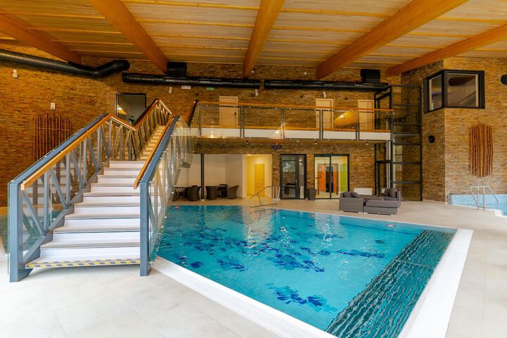 Pool 10 of 34