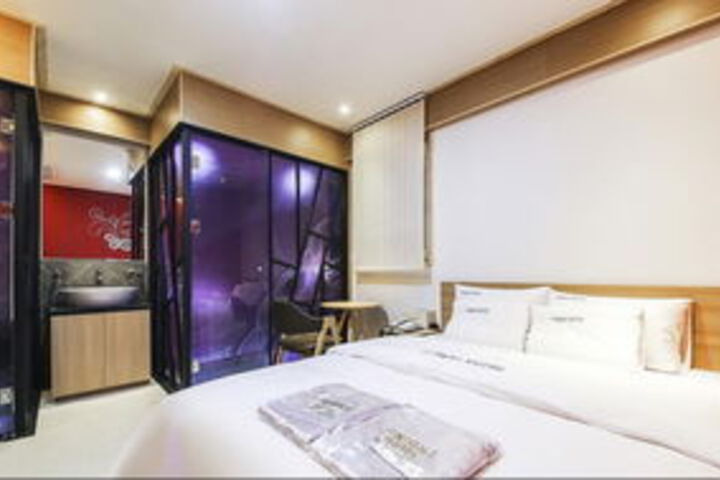 Room 17 of 30