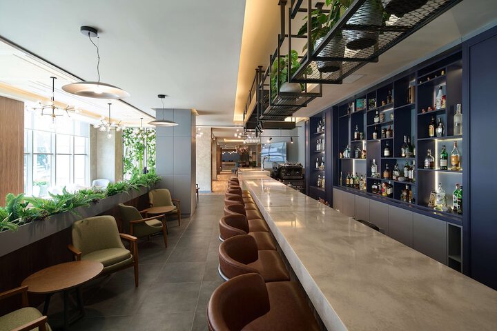 Lounge 98 of 131
