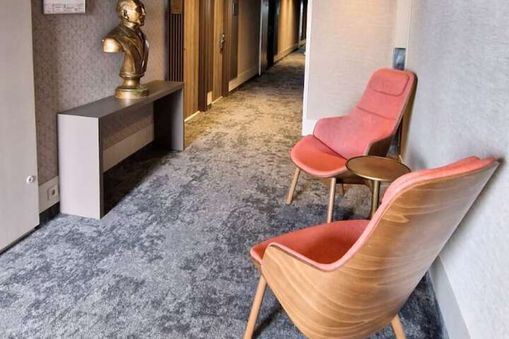 Room 2 of 85