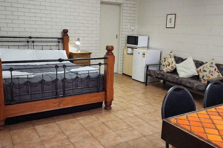 Room 4 of 48