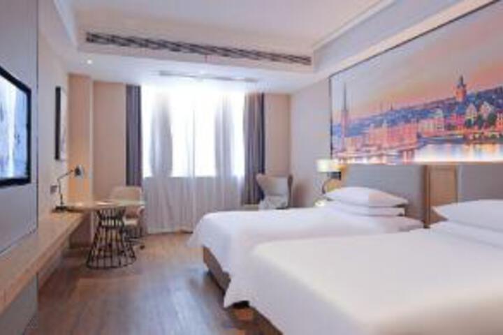 Room 4 of 6