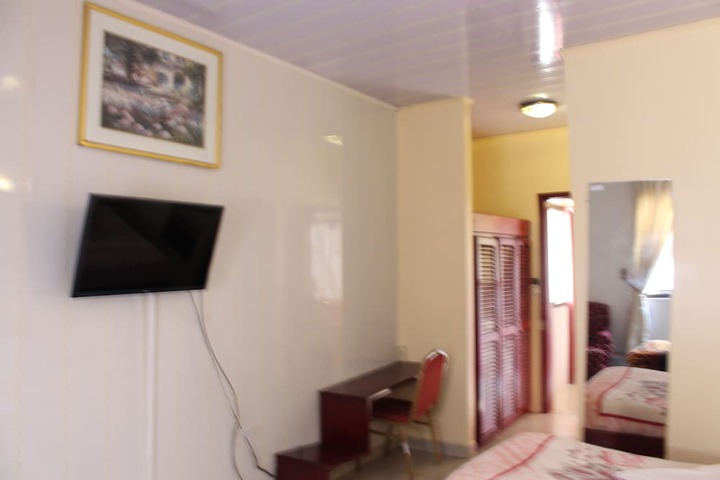 Room 11 of 38