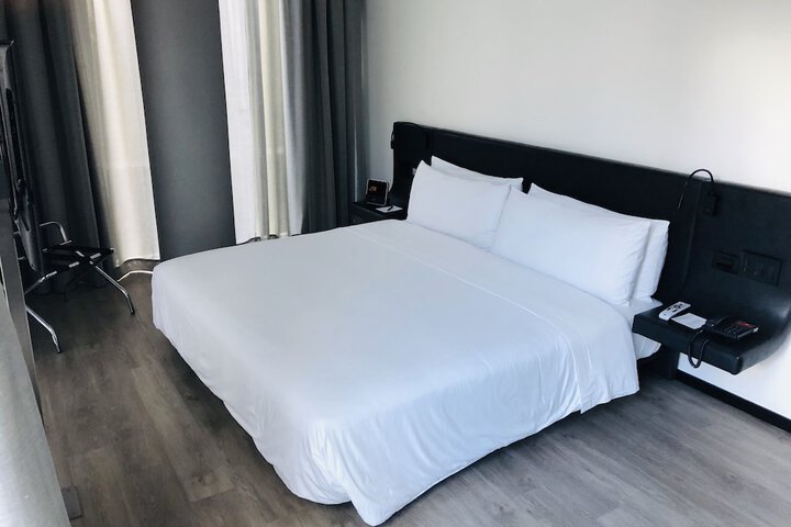 Room 5 of 84