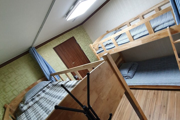 Room 17 of 43