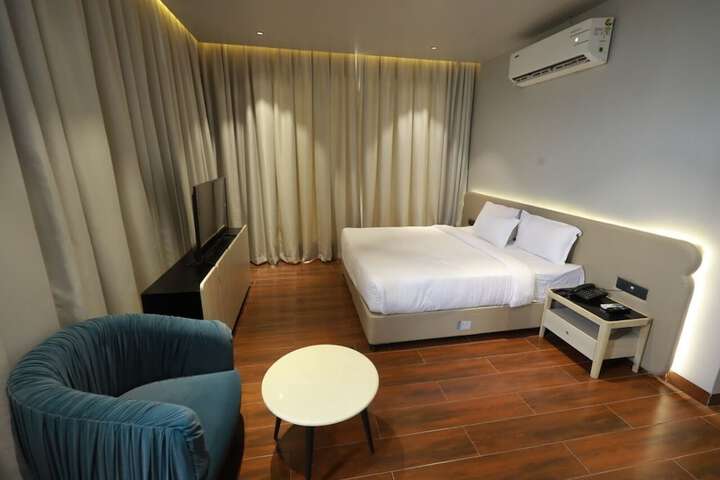 Room 4 of 14