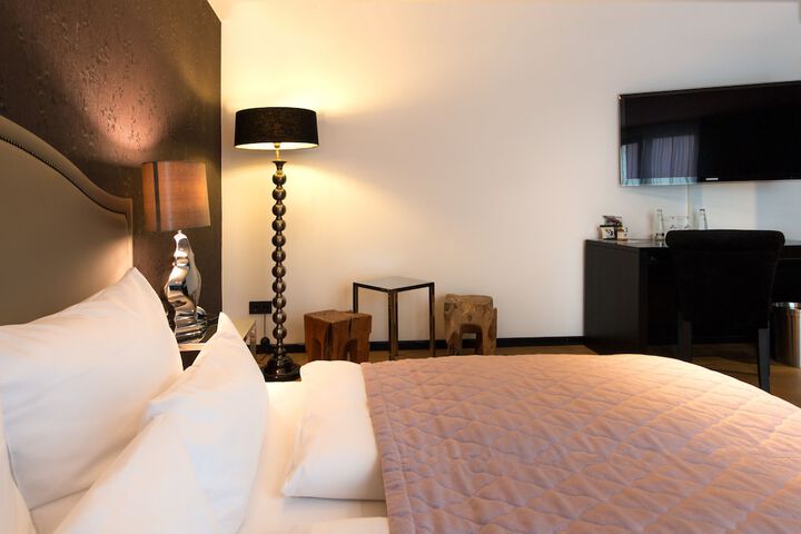 Room 8 of 91