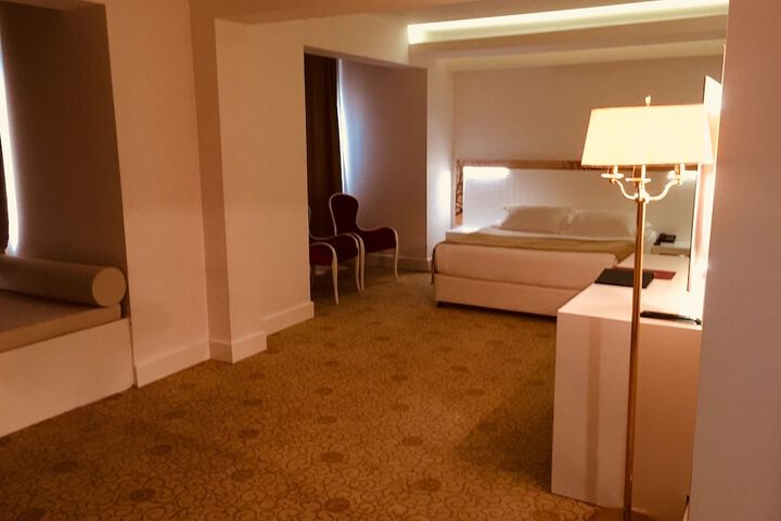 Room 9 of 43