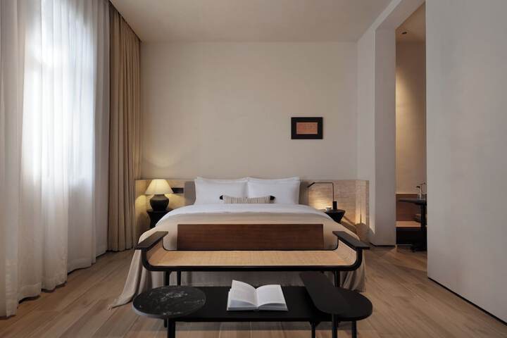 Room 54 of 100