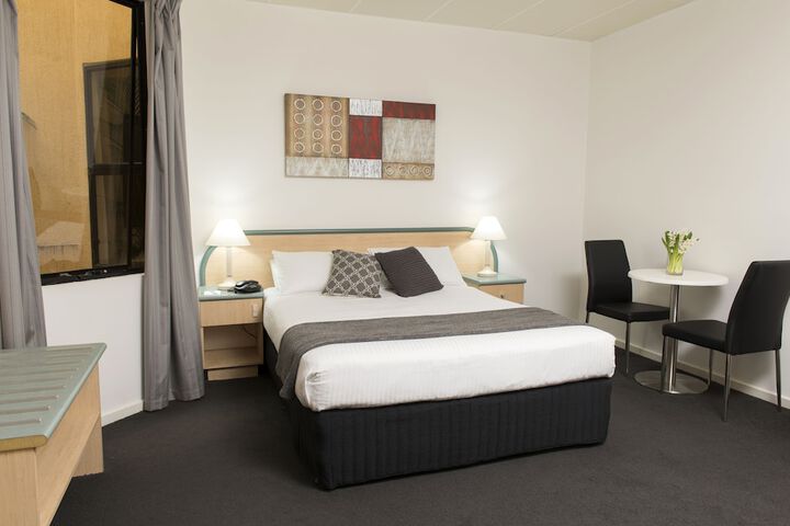 Room 6 of 27