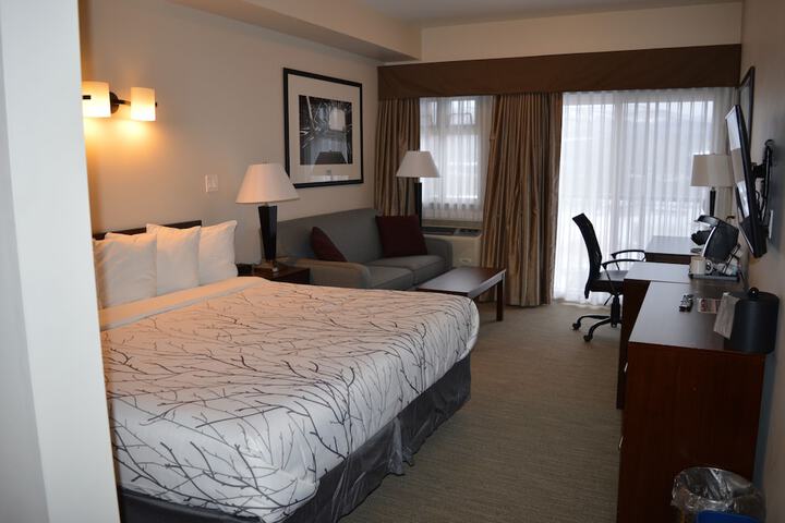 Room 6 of 9