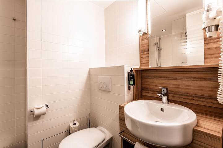 Room 15 of 25