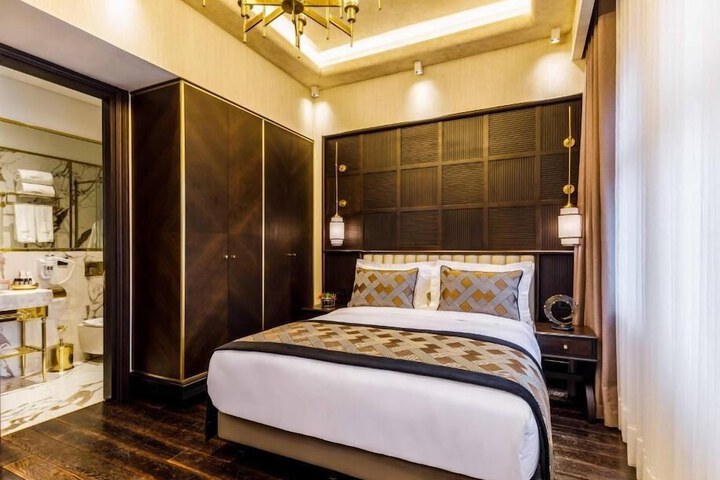 Room 30 of 97