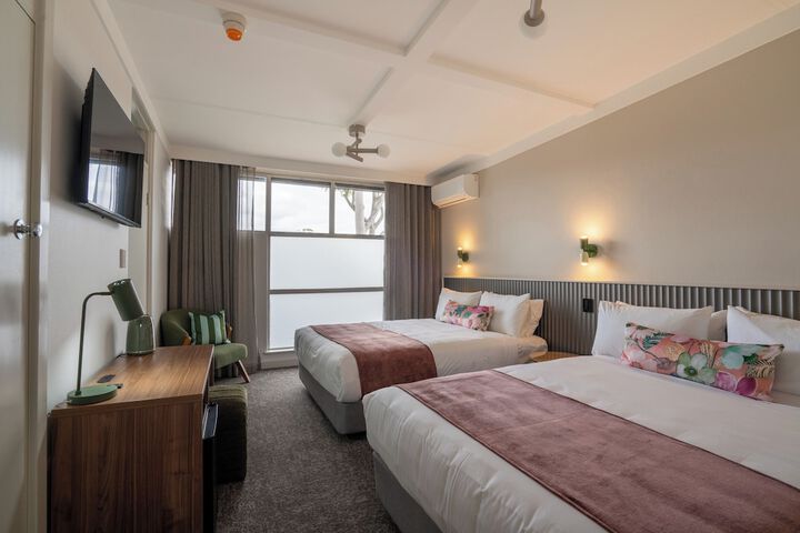 Room 4 of 13