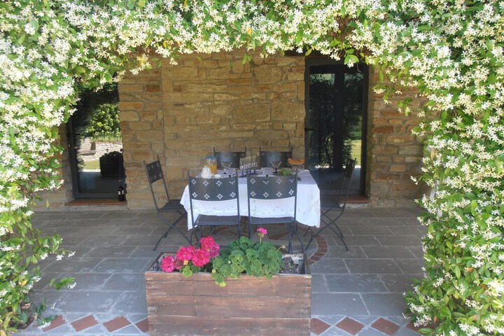 Terrace/Patio 9 of 33