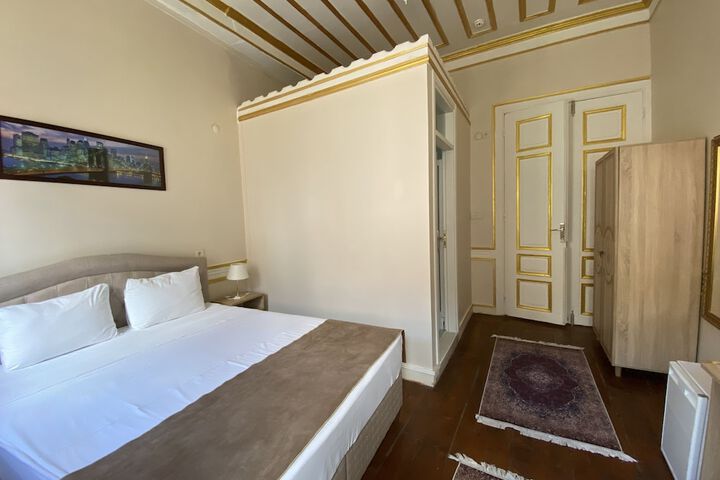 Room 10 of 38