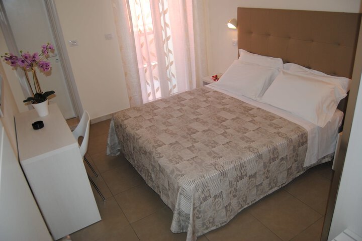 Room 6 of 46
