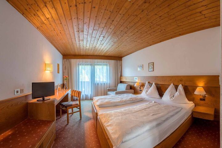 Room 3 of 18
