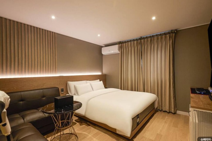 Room 5 of 26
