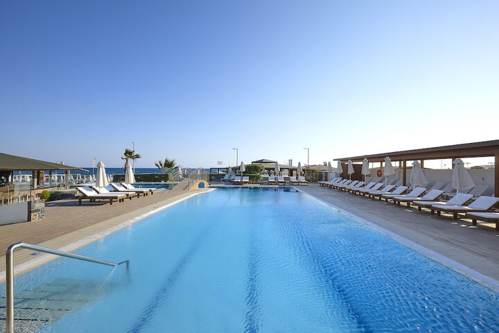 Hotel Pool