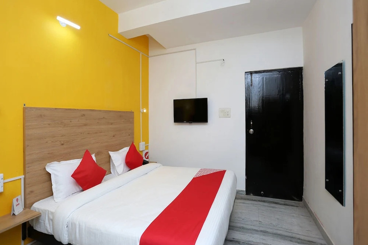Room 6 of 11