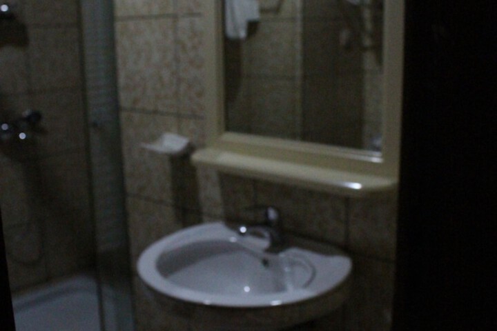 Room 25 of 33
