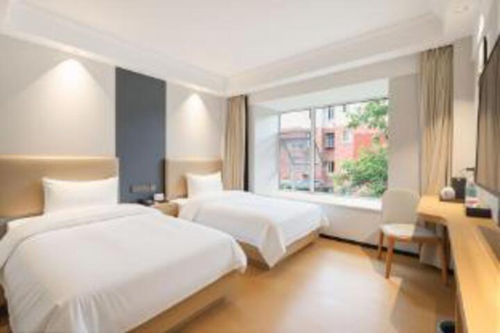Room 10 of 11