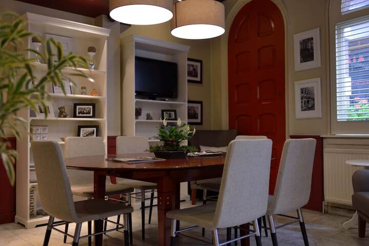 Entrance & Lobby