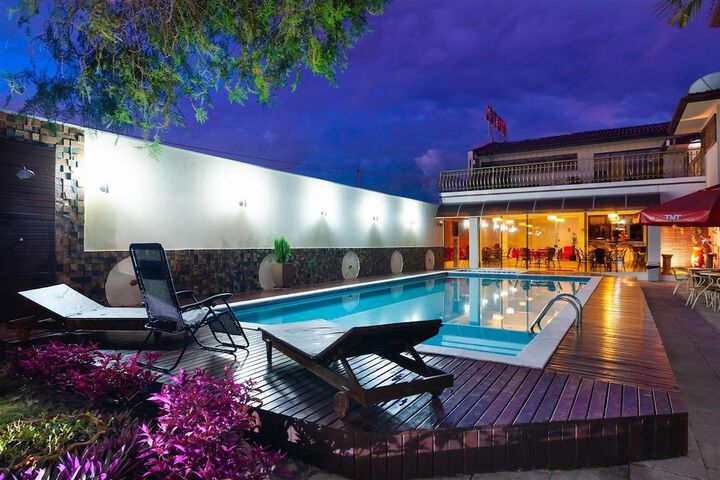 Pool 42 of 77