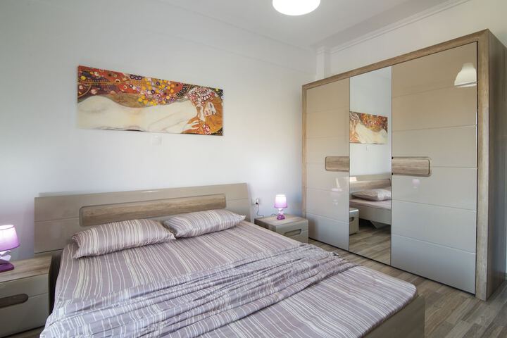 Room 32 of 52
