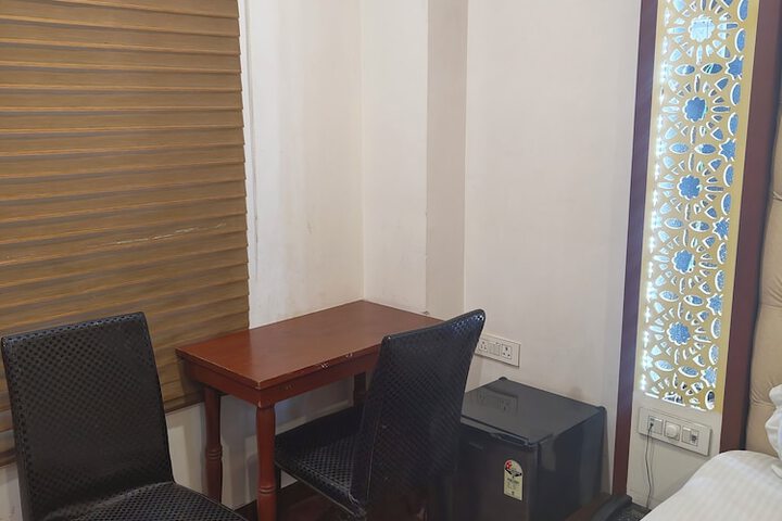 Room 83 of 115