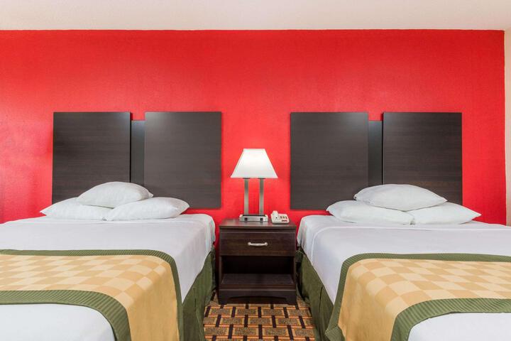 1 Queen Bed (8 of 16)