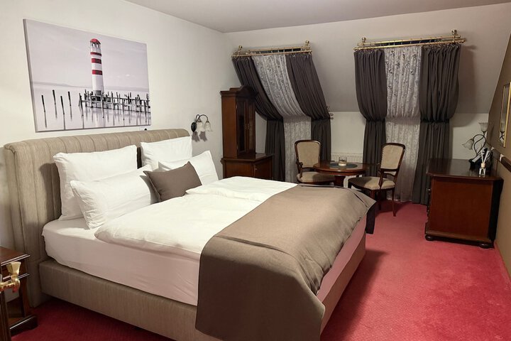 Room 8 of 20