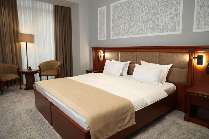 Room 5 of 28