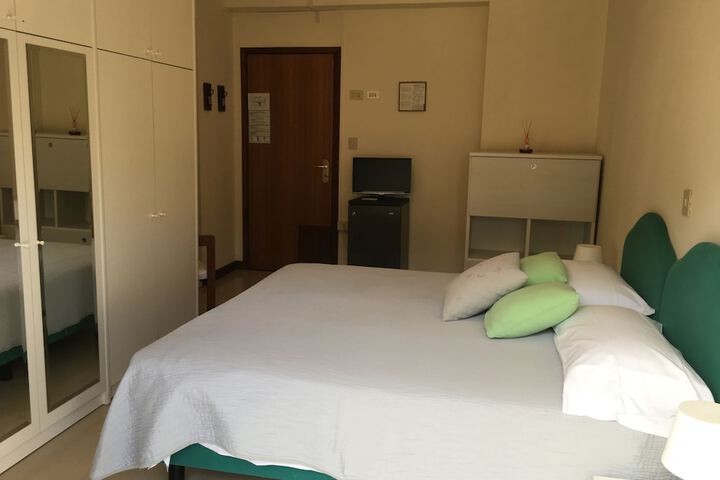 Room 9 of 154