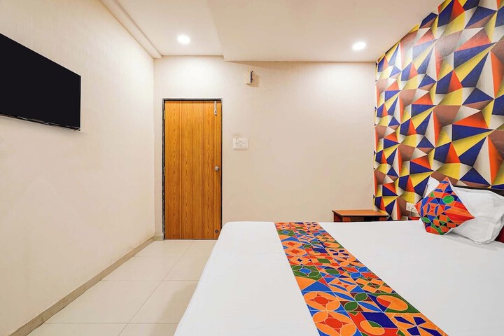 Room 15 of 32
