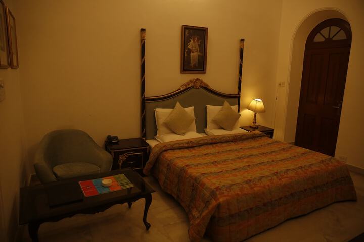 Room 7 of 60