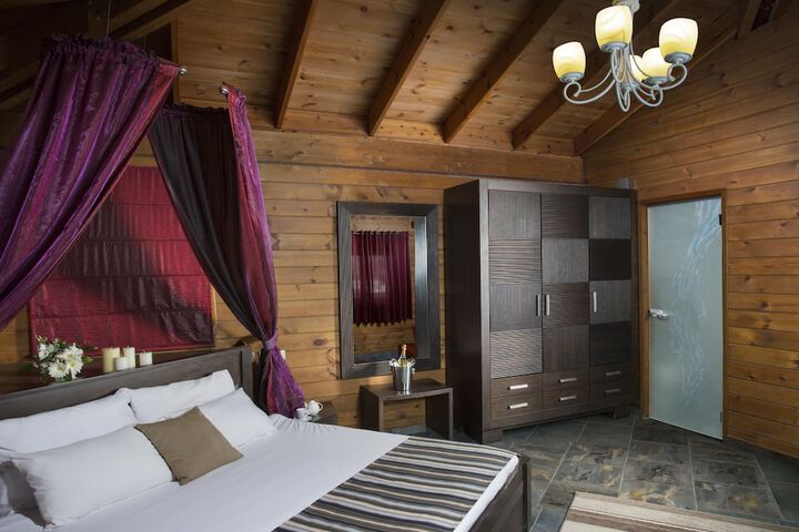 Room 4 of 50